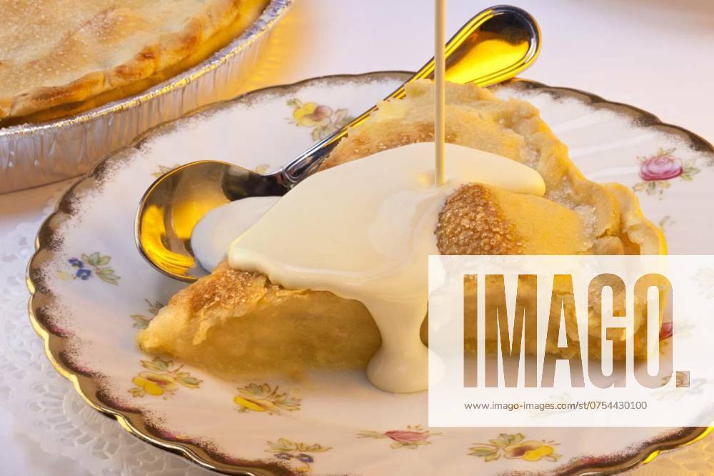 IMAGO Creative, Herbst, Food, Apfelkuchen Freshly baked Apple Pie just like Mom used to make, Freshly baked Apple Pie just like Mom used to make., Freshly baked Apple Pie just like Mom used to make., 11.06.2024,