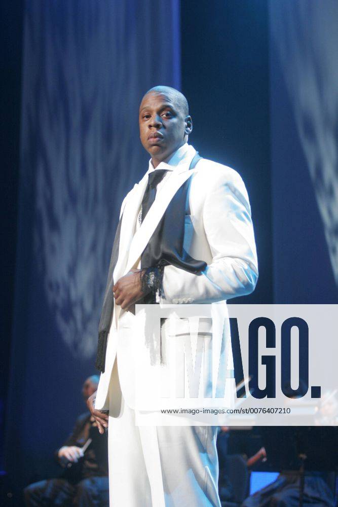 Jun 25, 2006; New York, NY, USA; JAY-Z performing at Radio City Music Hall during his Reasonable Doubt Tour. Mandatory - ZUMAa29_ 20060625_jab_a29_886