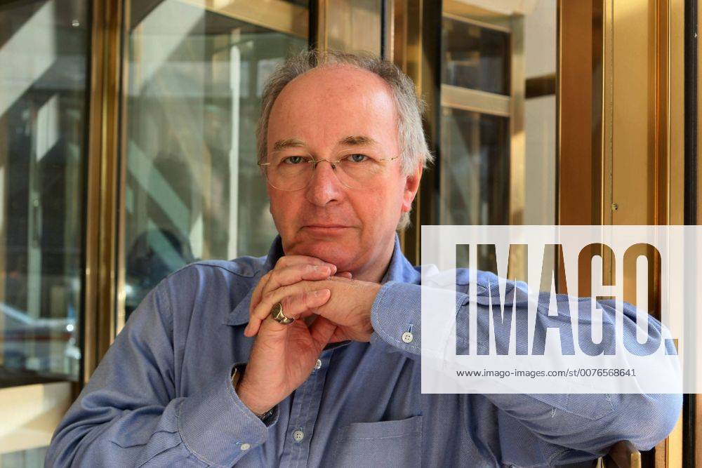 Feb 08, 2006 - Toronto, Ontario, Canada - PHILIP PULLMAN has made controversial statements, once telling an interviewer my books are about killing God. - ZUMAt14_ 20060208_mdm_t14_389