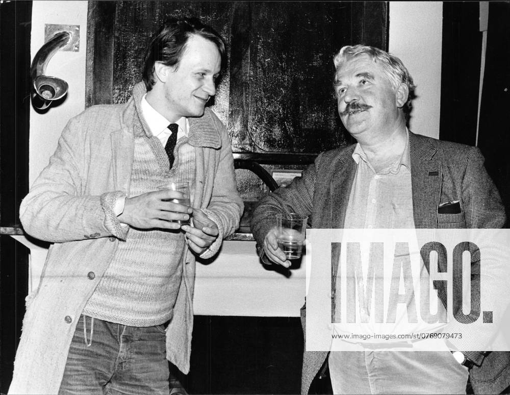 Photo KRINYM Stellan Skarsgard, actor Sweden and Hans Alfredson Hasse , actor comedian director writer Sweden, private, happy, drinking 1982 02 23 c NYMAN KRISTER Aftonbladet IBL Bildbyra EXPRESSEN OUT AFTONBLADET 4430 Stockholm Sweden