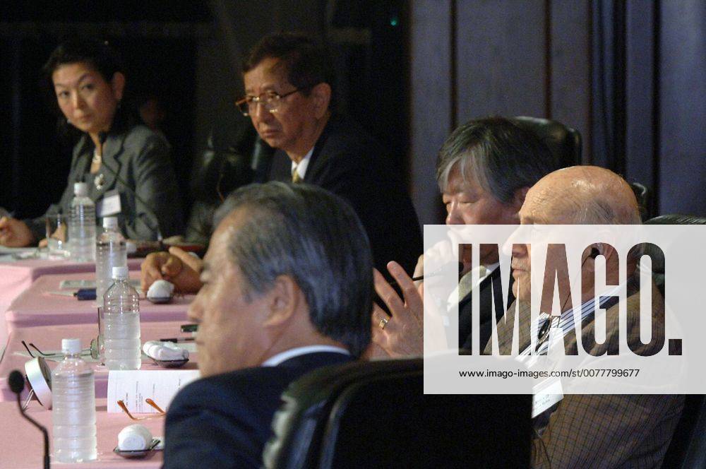 Oct. 12, 2006 - U.S. - Yuan T. Lee, background, wearing glasses, Susumu Tonegawa, second from right, and Walter Kohn, right, at a Nobel laureates forum in Tokyo on Wednesday, October 12, 2006. Scientists must work with experts in a variety of fields to solve urgent problems faced by humanity, such as global warming and energy crises, panelists of a Nobel laureates forum said following the forum s opening this week in Tokyo. The forum at Tokyo University s Yasuda Kodo hall inaugurated this year s Creativity in the 21st Century with Nobel Laureates forum series. (Yomiuri Shimbun MCT) - ZUMAm67_ 20061012_baf_m67_036