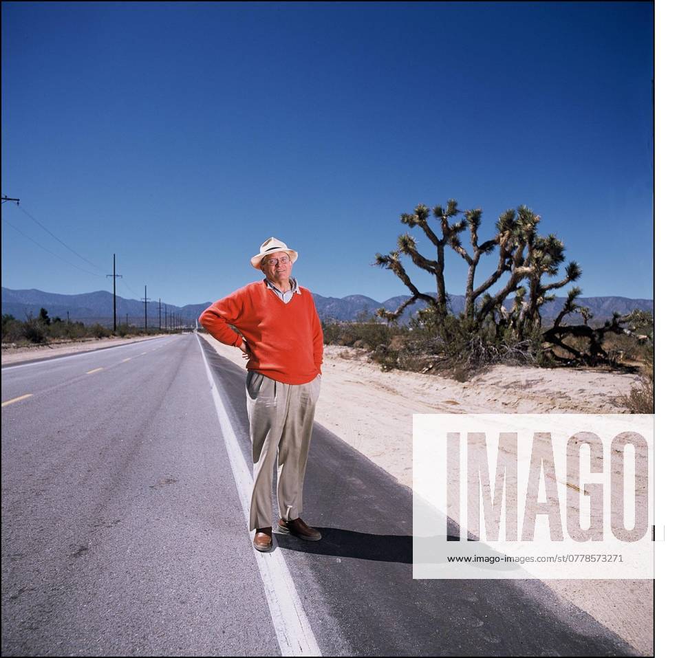 David Hockney Produces Strong Evidence That Some Of The Great Masters of Art Used Lenses 2462 18 Little Rock , California. English artist David Hockney on Pear Blossom Highway , scene of one of Hockneys famous montages,August 4, 2001 during the taping of an upcoming television documentry for the BBC. . Photo Paul Harris Photography Little Rock USA