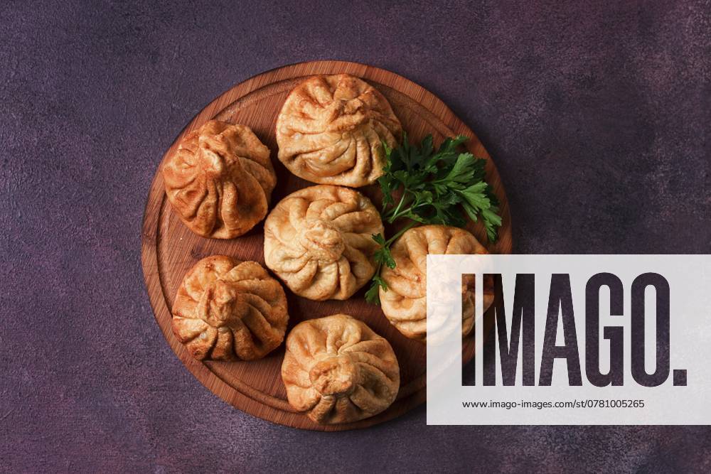 IMAGO Creative, Food, Dumplings Frittiertes Khinkali, Khinkali mit Fleisch, traditionelles georgisches Gericht, keine Personen Deep-fried khinkali, khinkali with meat, traditional Georgian dish, no people