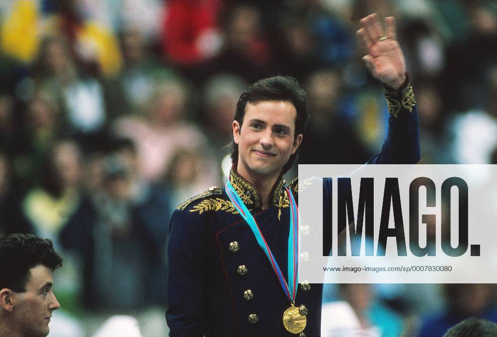 OLYMPIC LEGENDS: Brian Boitano Presentation ceremony : Brian Boitano (USA) gold medal. Mens Figure skating Winter Olympics 1988 Calgary o0 Olympiasieg Sieg Goldmedaille Siegerehrung o0 Eiskunstlauf