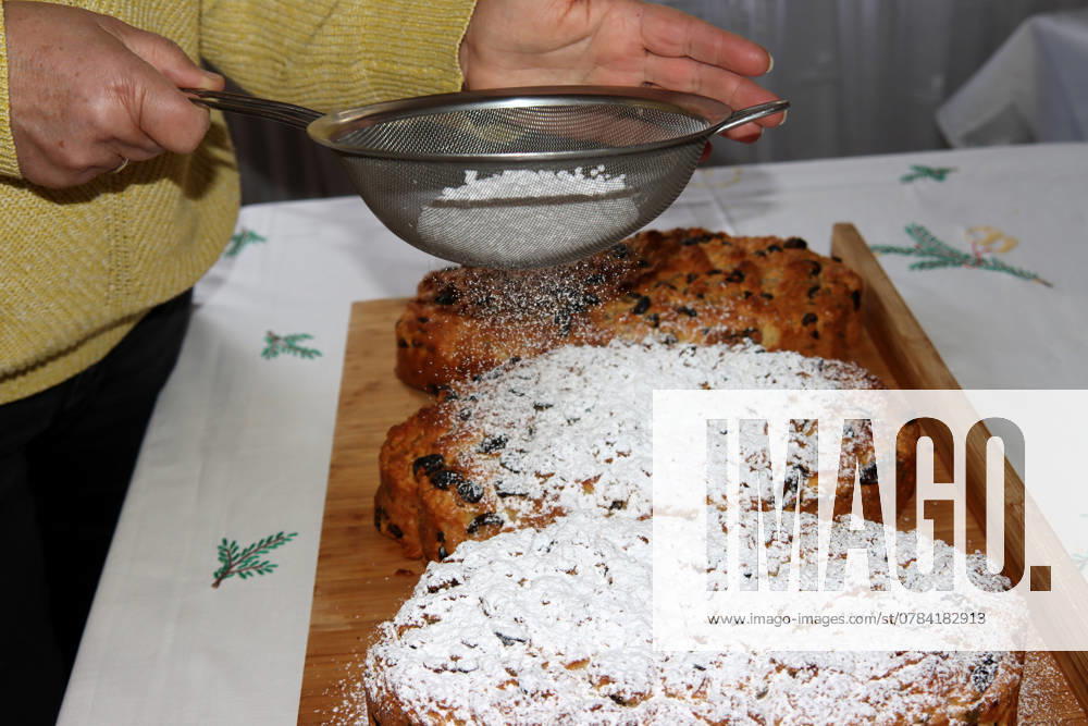 Christmas Stollen become with Icing sugar sprinkled 1033004415