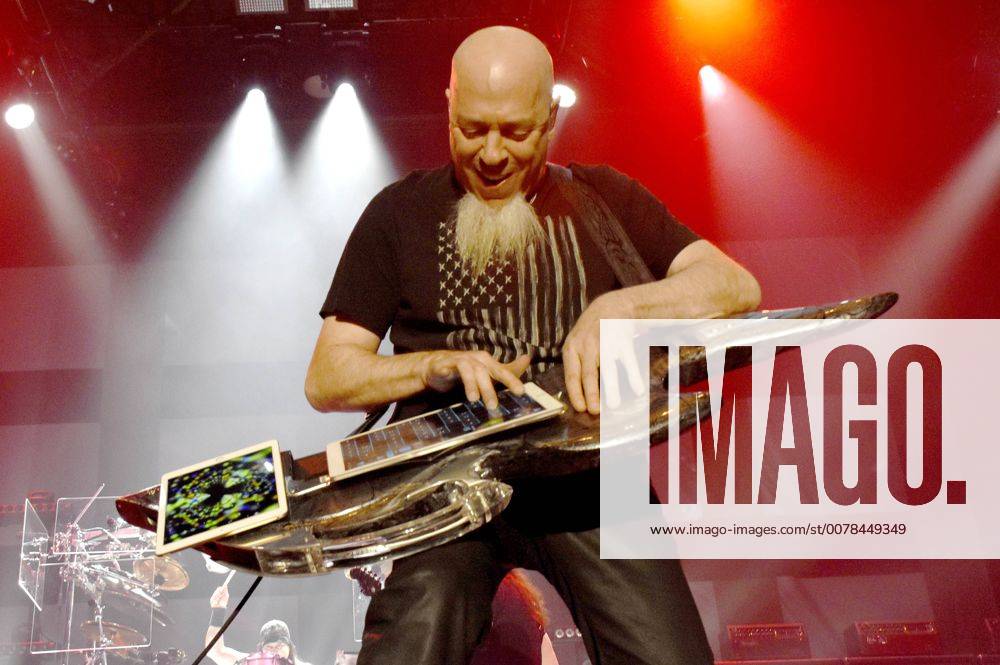Jordan Rudess von Dream Theater live bei einem Konzert der Images, Words & Beyond Tour im Zenith. München, 09.05.2017 Foto:xP.xSchönbergerx xFuturexImage