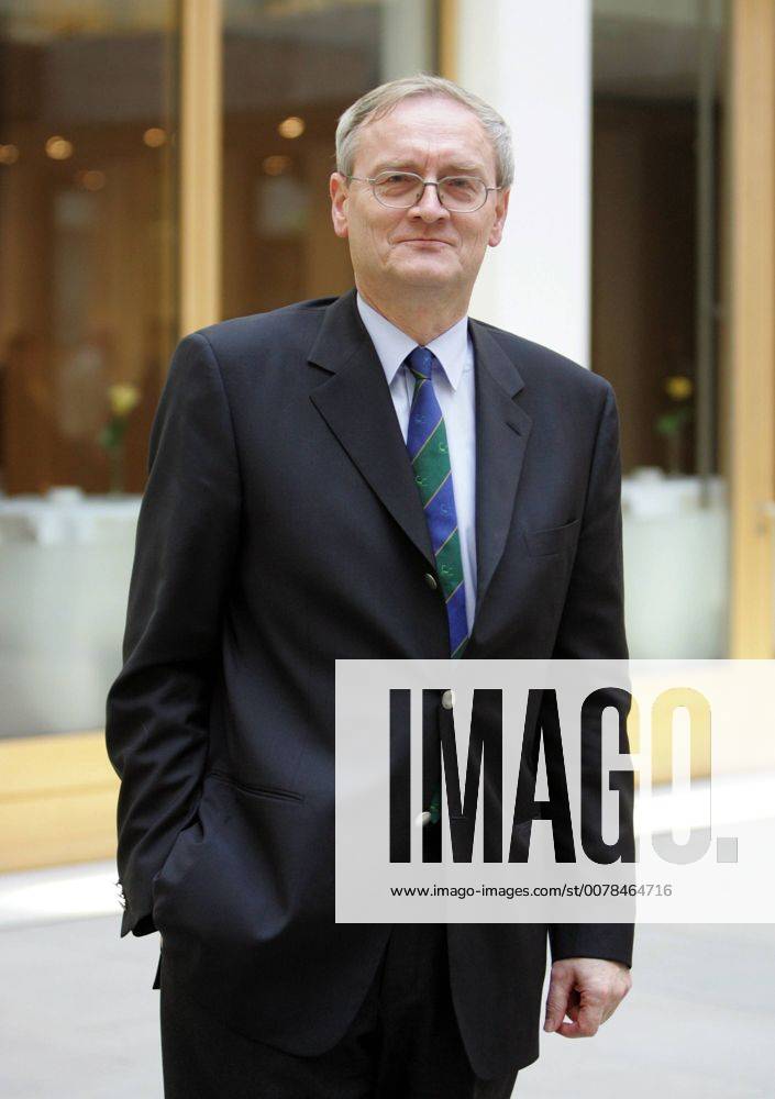 August Hanning , Praesident Bundesnachrichtendienst , BND , Berlin , 14.12.2004 , Berlin Deutschland