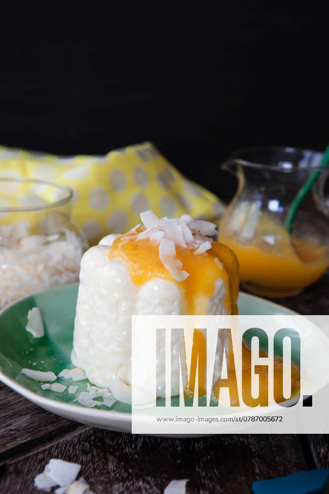 Exotischer Milchreis mit Kokosnuss und Mangososse