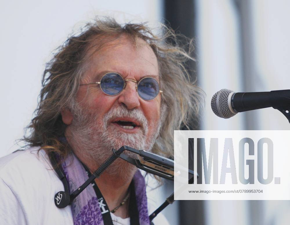 Willie Nelson s Picnic 2013 Ray Wylie Hubbard performs on the north stage at Willie Nelson s 4th of July Picnic at the Fort Worth Stockyards, Thursday, July 4, 2013, in Forth Worth, Texas. (Ben Noey Jr. Fort Worth Star-Telegram MCT) Fort Worth Texas USA