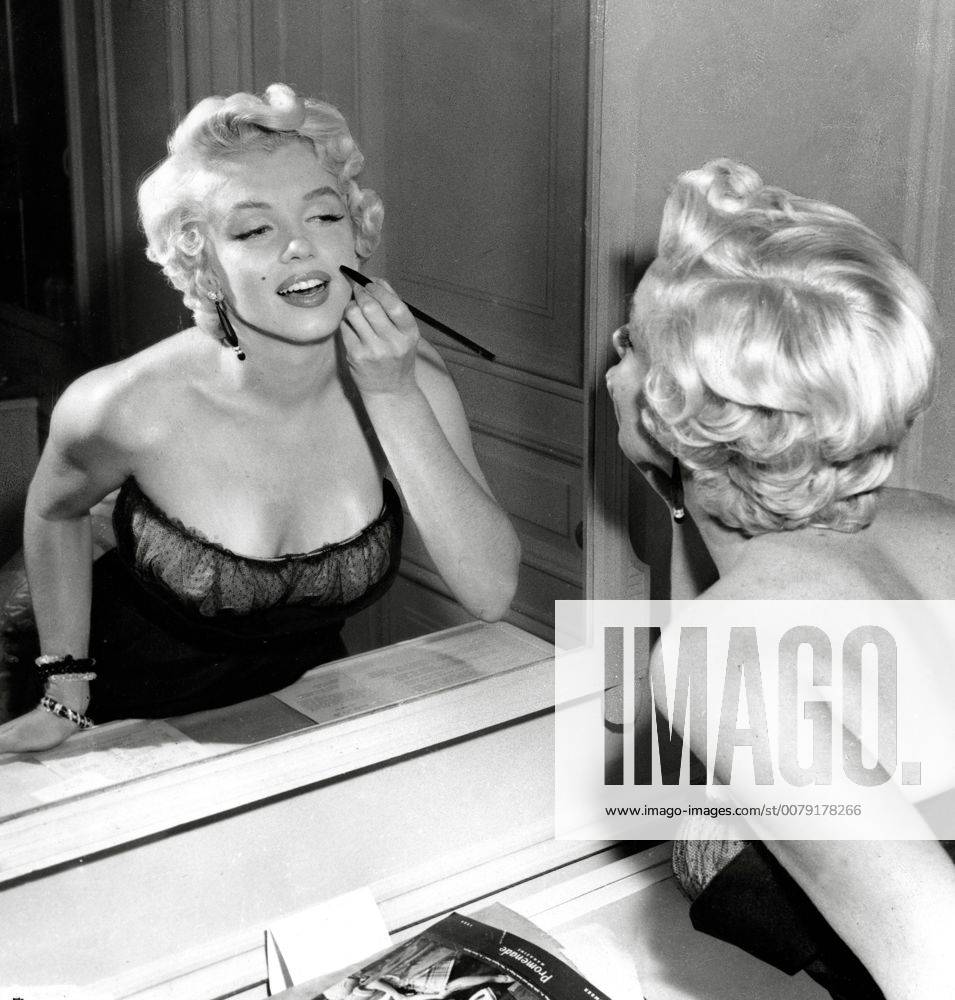 IMAGO ICONS: Marilyn Monroe (Archival Classic Cinema - Marilyn Monroe Retrospective) Marilyn Monroe during the making The Seven Year Itch, 1954. Cinema Publishers Collection Hollywood CA USA