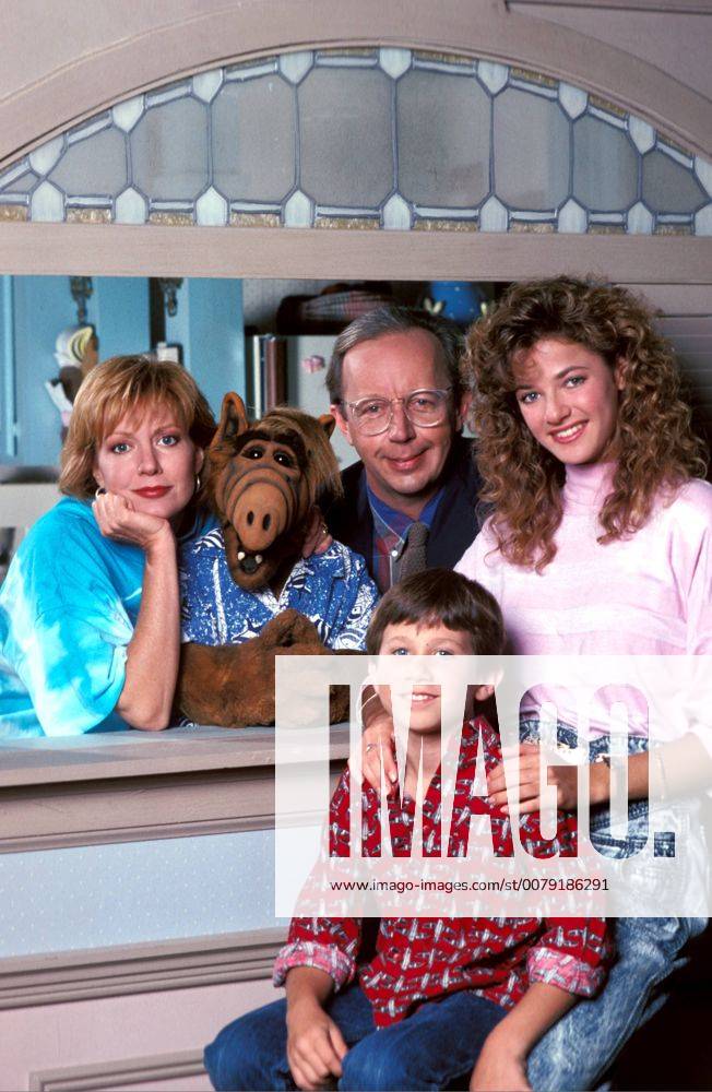 Studio Publicity Still from Alf Max Wright, Anne Schedeen, Andrea Elson, Benji Gregory 1986 Los Angeles CA USA