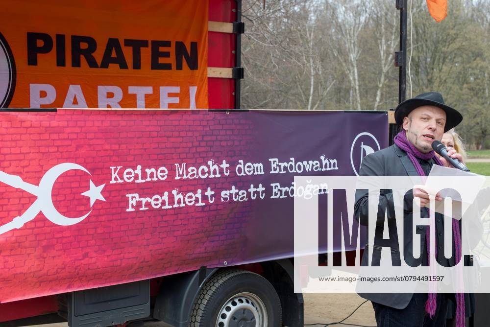 Roundtable the Pirate Party Berlin with Ca 10 Participants at Bruno Kramm before the Turkish Message against Earth goose Suppression regime and its Attempted censorship opposite extra3 none makes the Erdowahn Freedom instead of Erdogan Berlin Germany, Germany