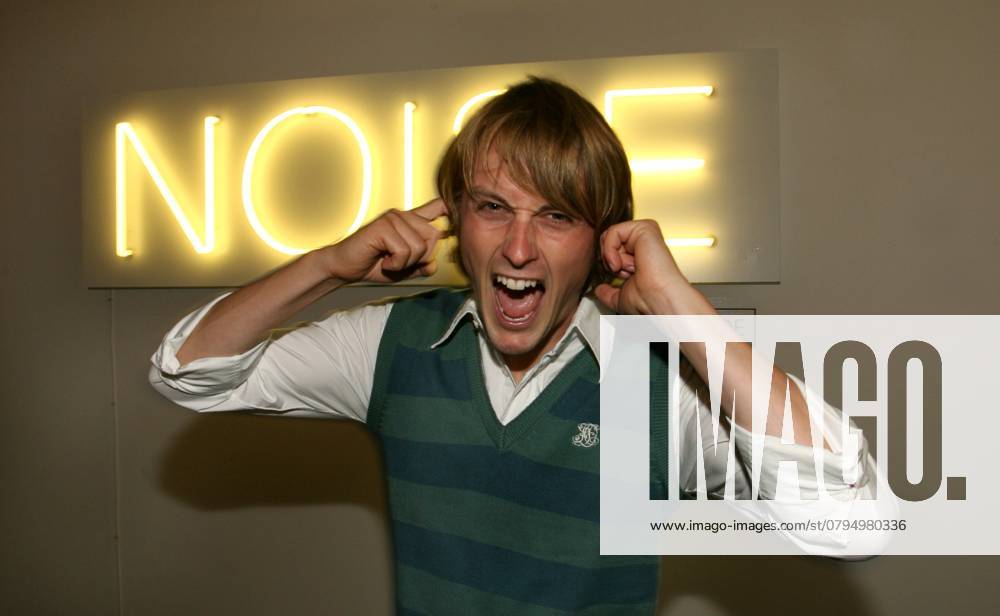 Tommy Hilfiger Vernissage Noise Listening Picture Young American Photography in the Falckensteinstr 47 Axel Schreiber Germany