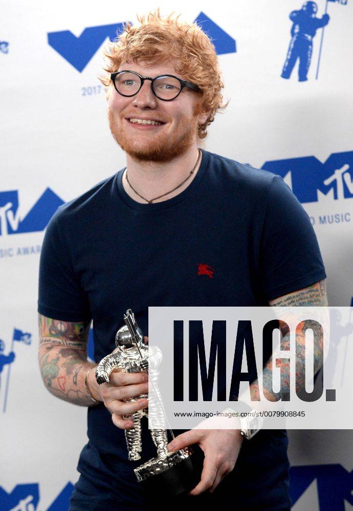 Ed Sheeran, winner of Artist of the Year appears backstage during the 34th annual MTV Video Music Awards at The Forum in Inglewood, California on August 27, 2017. LAP201708270441 JIMxRUYMEN
