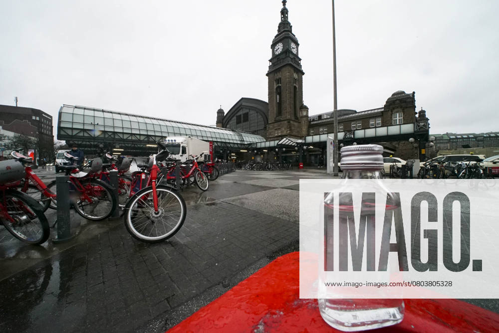 Symbol image to Subject the planned Alcohol ban at and at the Hamburg Central Station from April 2024 bottles of brandy at a Waste glass Container Friday 09 02 2024 Hamburg Central Station vorraussichtlich from April shall it at Area of Station forecourt of Hamburg Central Station a Alcohol ban give HH Germany