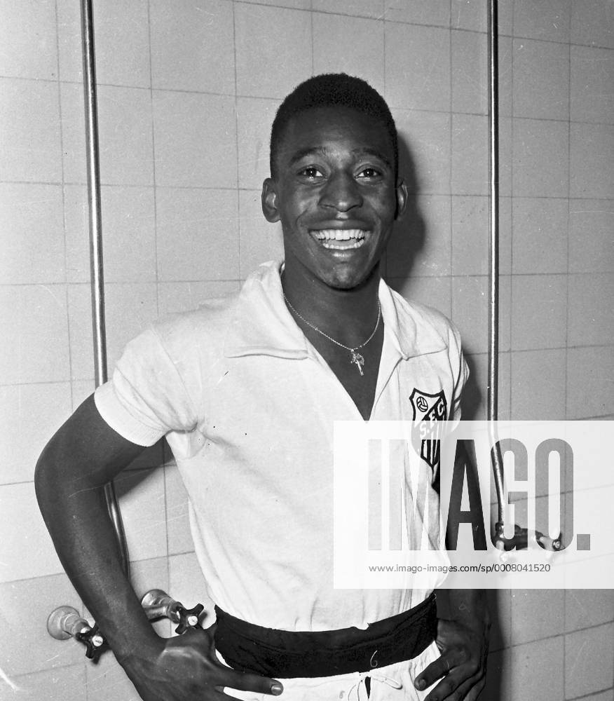 Freundschaftsspiel TSV München 1860 - FC Santos 1:9 Mai 1960 - Der 19 Jährige Pele in der Dusche