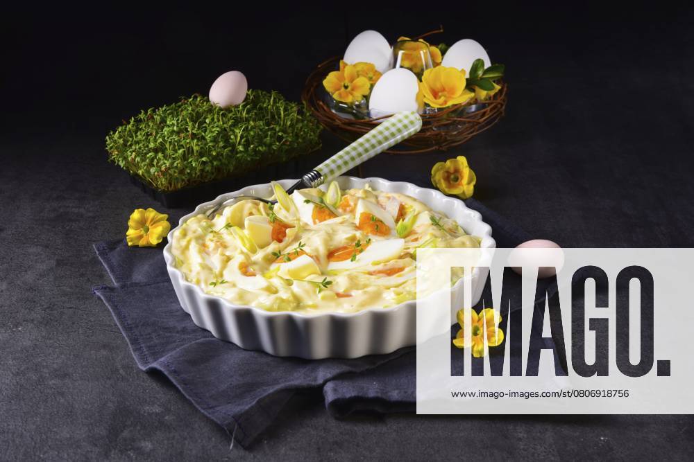 Frühlingshafter Eiersalat mit Lauch und Gartenkresse Spring egg salad with leek and garden cress