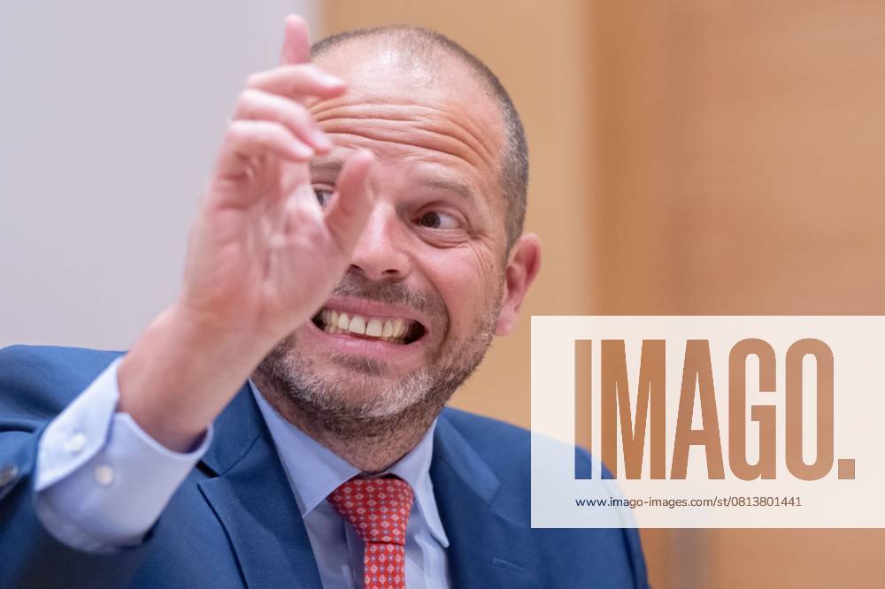 Minister of Defence and Foreign Trade Theo Francken is pictured during a session of the parliamentary commission for National Defense, at the Federal Parliament in Brussels, Wednesday 23 April 2025. Current affairs debates on the defence budget, the purchase of new F-35s and the European Defence Summit and Ukraine. JONASxROOSENS 121623235