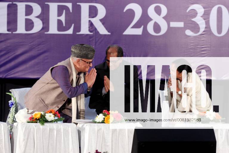 India: Mamata Banerjee during Indian History Congress Chief Minister Mamata Banerjee (right) and Jadavpur University Vice-Chancellor Prof. Suranjan Das (second right) greets other during Indian History Congress in Kolkata. West Bengal Chief Minister Mamata Banerjee takes part in Indian History Congress in December 29, 2017 in Kolkata. Kolkata West Bengal India Kolkata SaikatxPaul