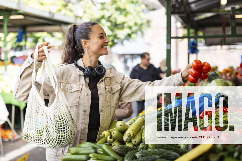Woman shopping for fresh produce at a local market outdoors model released, Symbolfoto, WPEF09666
