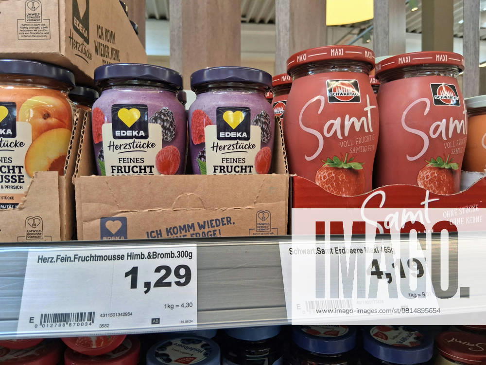 Marktkauf shopping in times of inflation Marktkauf shopping in a supermarket or discount store