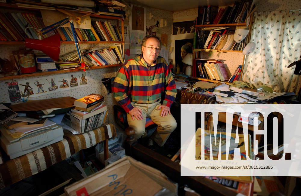 Attention: Date of recording according to label. PHILIP PULLMAN IN HIS GARDEN SHED AT HIS OXFORD HOME, WHERE HE WRITES HIS BOOKS.31 1 02 PILSTON