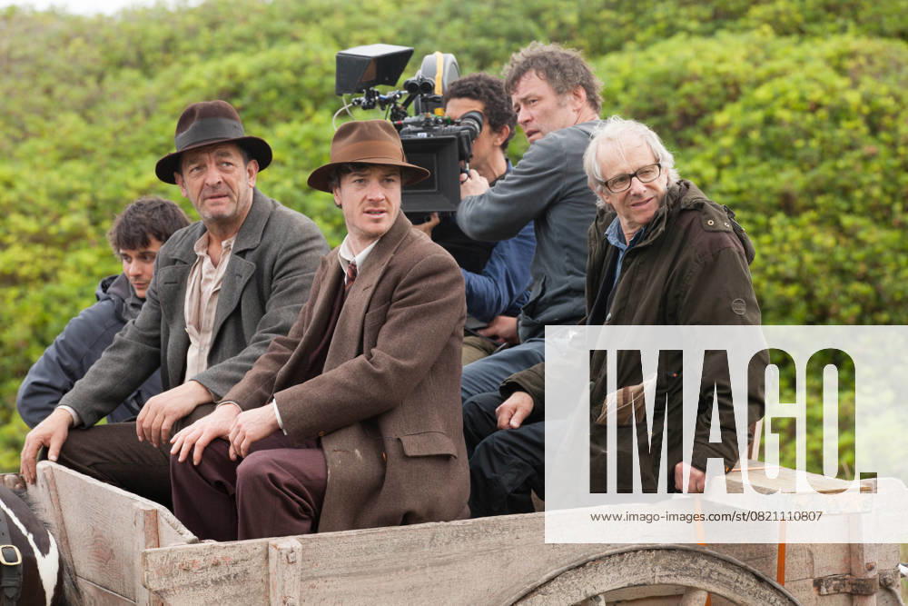 Jimmy s Hall (2014) - filmstill Andrew O Reilly, Barry Ward, Ken Loach (Director), Pete Murphy, Robbie Ryan on the set of Jimmy s Hall (2014) - - -