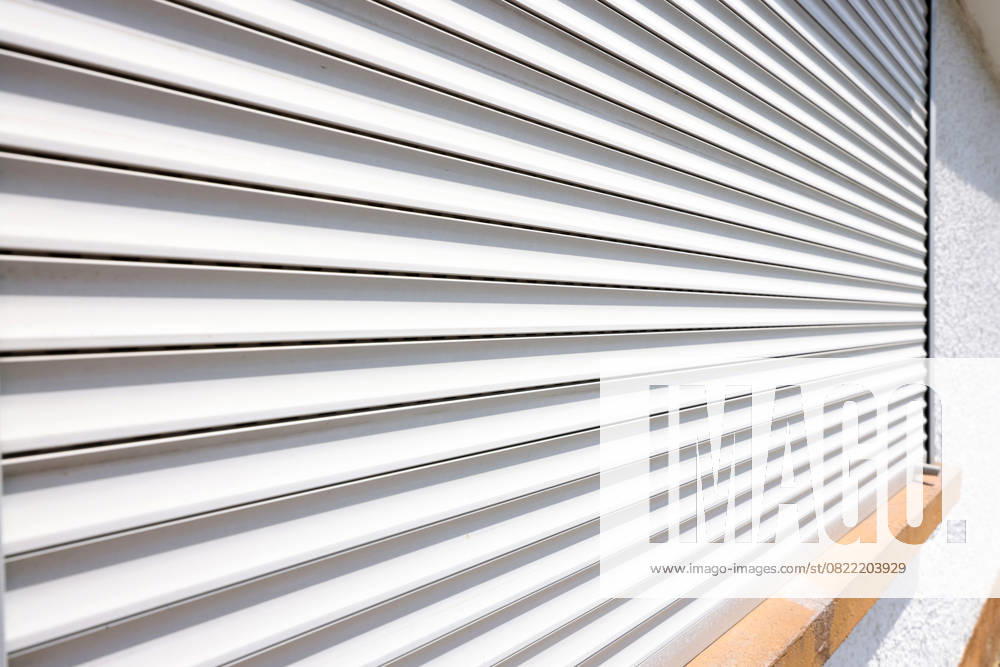 Spring Spring in Siegerland It is supposed to get hot The residents of a house have already closed the shutters in the morning to protect the house inside from the coming heat, the sun shines on the house Spring Spring in Siegerland on June 13, 2025 in Siegen Germany