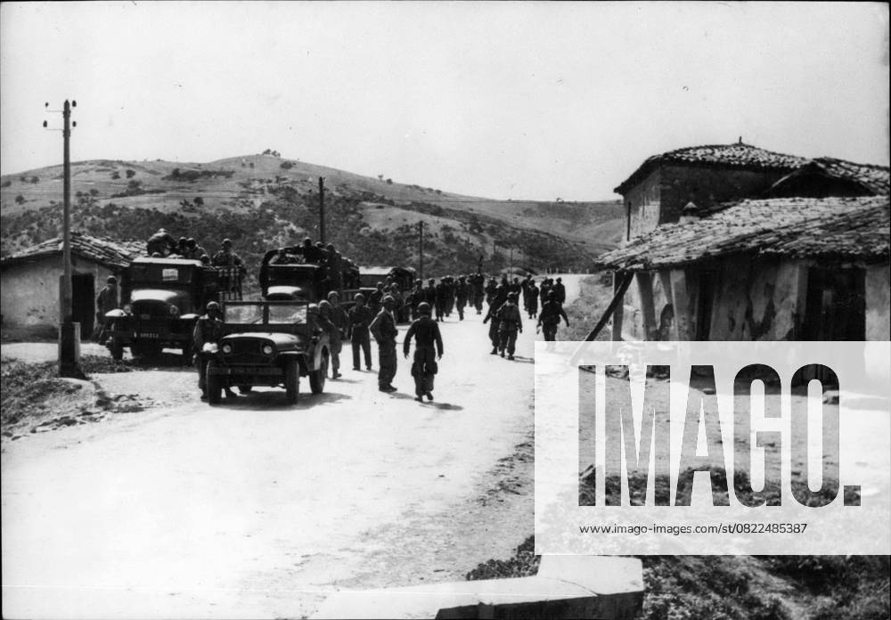 Africa Egypt 4 April 1956 Algeria Rebels tighten their Violence to a Level crossing at the Motorway in the Proximity from Oran become Cars and Trucks from Troops controlled, the at the Search to Rebels are