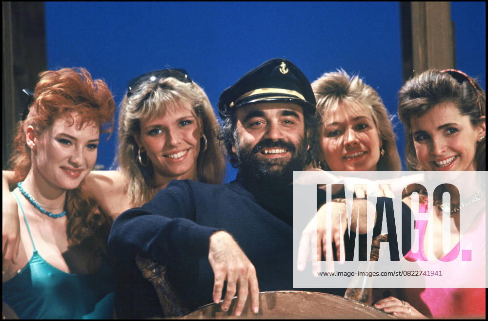 Archiv DEMIS ROUSSOS und sie COCOGIRLS mit FANFAN FRANCOISE NICOD KLEBER und NATTY TARDIVEL BELMONDO LORS D ein Show TELE IN 1986 Frankreich
