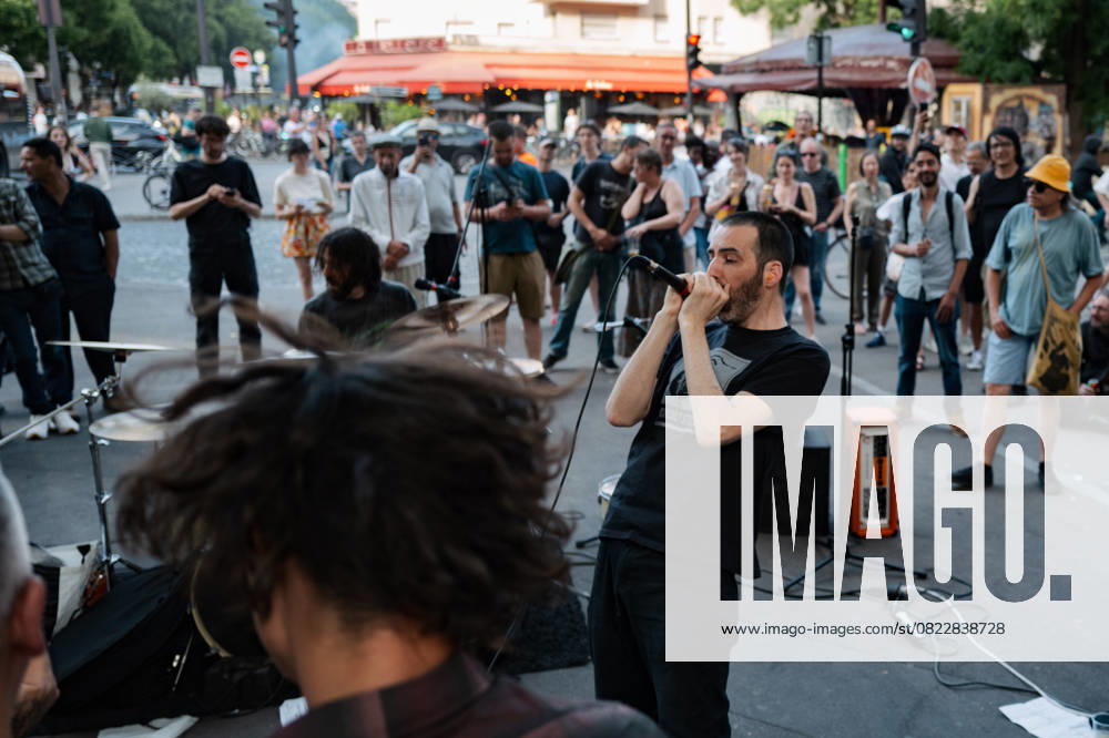 A Huge Crowd In The Streets Of Paris For la Fete De La Musique . A band performs in a street as part of France s annual street music festival, the Fete de la Musique, in Paris, France, on June 21, 2025. Paris France