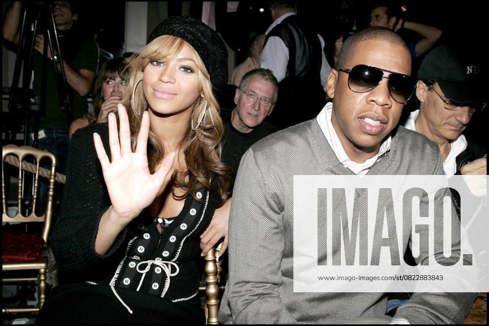 JAY Z und BEYONCE KNOWLES DEFILE von Mode AGENT PROVOCATEUR COLLECTION LINGERIE Frühling SOMMER 2006 Au Geschäft der Frühling A Paris Paris Frankreich