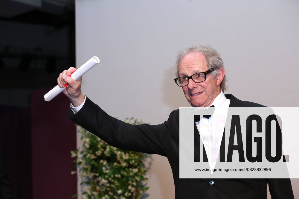 KEN LOACH JURY PRIZE FOR THE ANGELS SHARE PHOTOCALL DES PALMES DURING THE 65TH CANNES FILM FESTIVAL ON MAY 27, 2012 WINNERS PHOTOCALL DURING THE 65TH CANNES FILM FESTIVAL ON MAY 27, 2012 cannes France