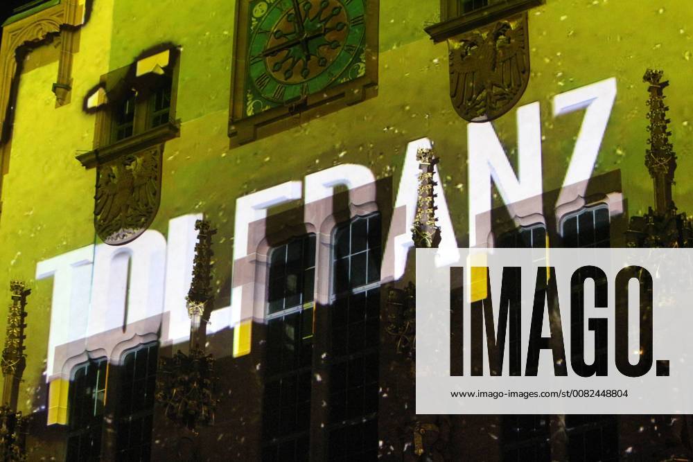 Luminale 2018 Biennale of Light on the occasion of the Light Building Fair in Frankfurt Hesse Germany Light installation by Philipp Geist on the Römerberg and the Ratthaus Frankfurt s the Roman The word tolerance is projected onto the façade of the town hall
