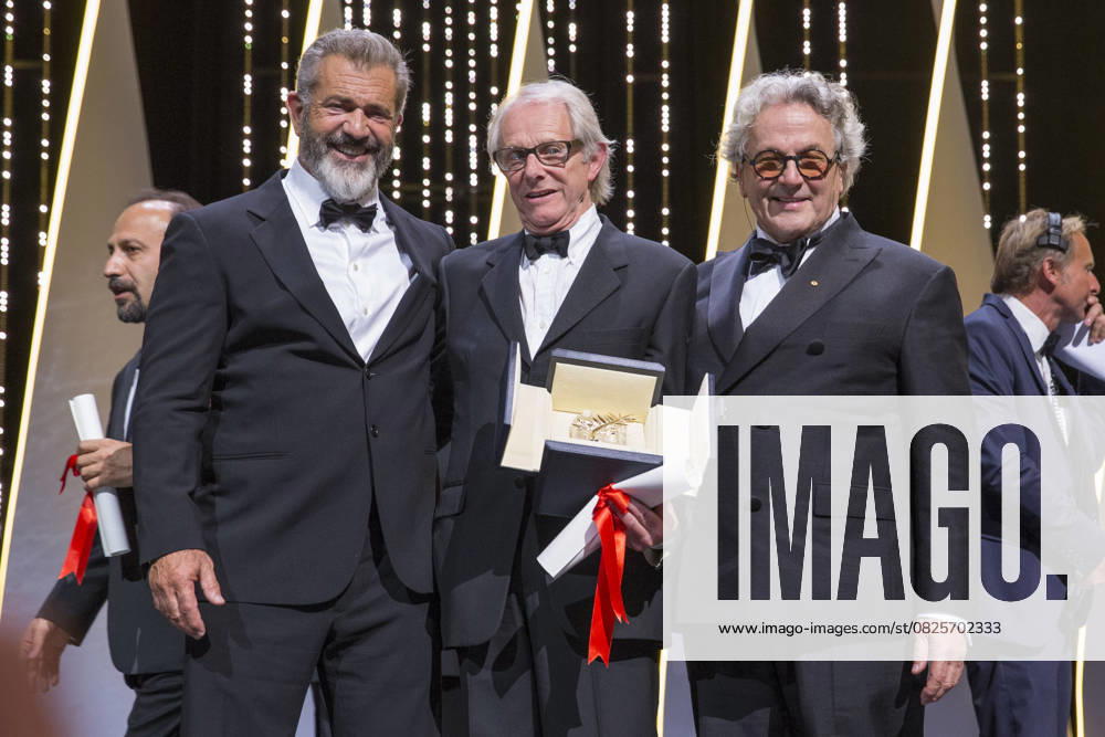Mel Gibson, Ken Loach Palme dor for I, Daniel Blake , George Miller Closing ceremony of the 69th Cannes International Film festival On may 22 2016 Olivier Borde Cyril Moreau Bestimage Closing ceremony of the 69th Cannes International Film festival On may 22 2016 Cannes France