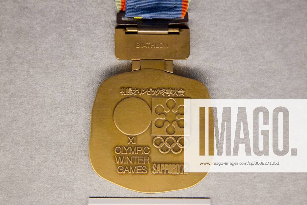 Bronze medal for Sapporo winter Olympics 1972: History of the Olympics in Japan at Japan Mint in Osaka, Japan. (plra034903) o0 Ausstellung Ausstellungsstück Exponat Geschichte Olympiageschichte Sportgeschichte
