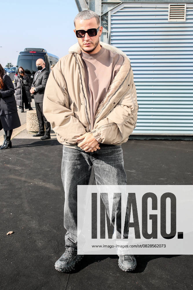 Exclusive DJ Snake Arrivals at the Balenciaga Fall Winter 2022 2023 fashion show during Paris Fashion Week at Le Bourget in Paris, France, on March 6, 2022 Da Silva Perusseau Bestimage Exclusive For Germany Call For Price Arrivals at the Balenciaga Fall Winter 2022 2023 fashion show during Paris Fashion Week at Le Bourget in Paris, France, on March 6, 2022 Paris Franc