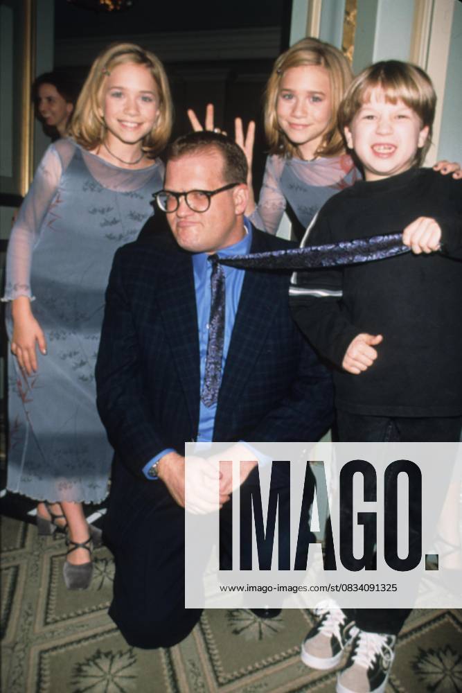 DREW CAREY DREW CAREY with Mary Kate Olsen Ashley Olsen and Justin Cooper.ABC T.C.A. press tour 1999.k14497lr.