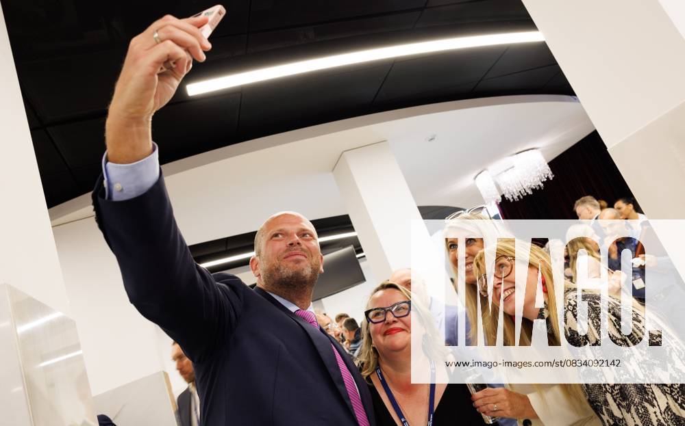 Minister of Defence and Foreign Trade Theo Francken poses for a selfie at a press briefing on the Belgian economic mission to USA West Coast, in Brussels, Tuesday 16 September 2025. The mission to the USA will take place from 4 to 12 October 2025. BENOITxDOPPAGNE 134495123