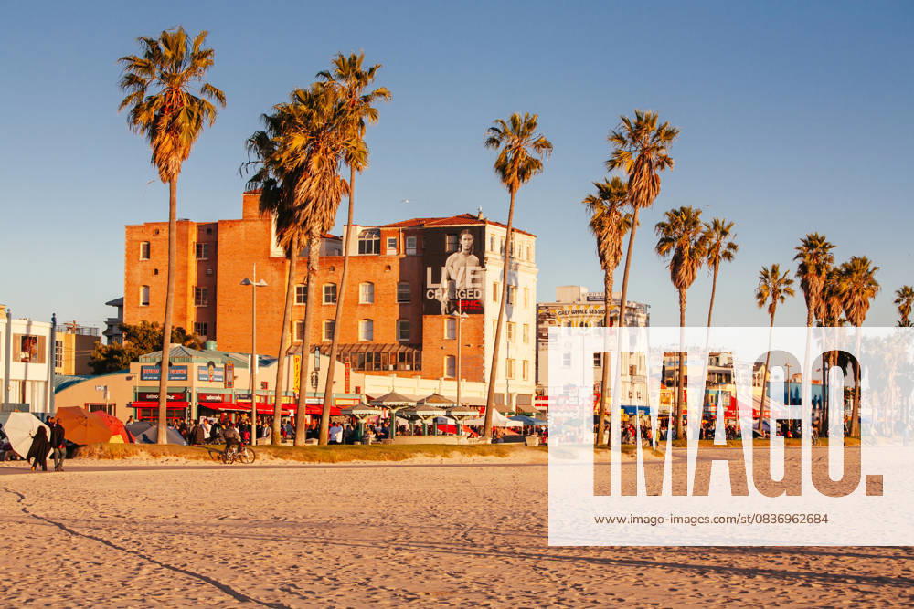 Venice Beach in Los Angeles USA Los Angeles, USA - February 28 2011: Venice Beach on a warm sunny evening in Los Angeles, California, USA (License=RF)
