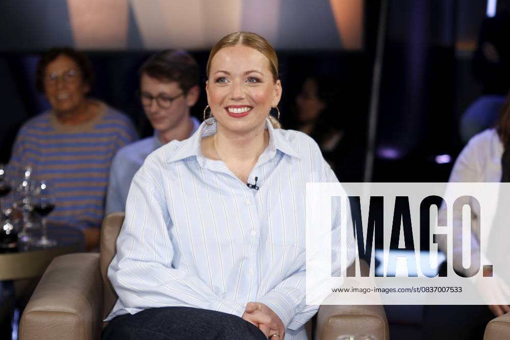 Zora Klipp, Gastronomin und Fernsehköchin, zu Gast in der Fernsehsendung NDR Talk Show in den NDR Studios, Hamburg, Deutschland Zora Klipp, restaurateur and TV chef, guest on the NDR Talk Show television programme at the NDR Studios, Hamburg, Germany