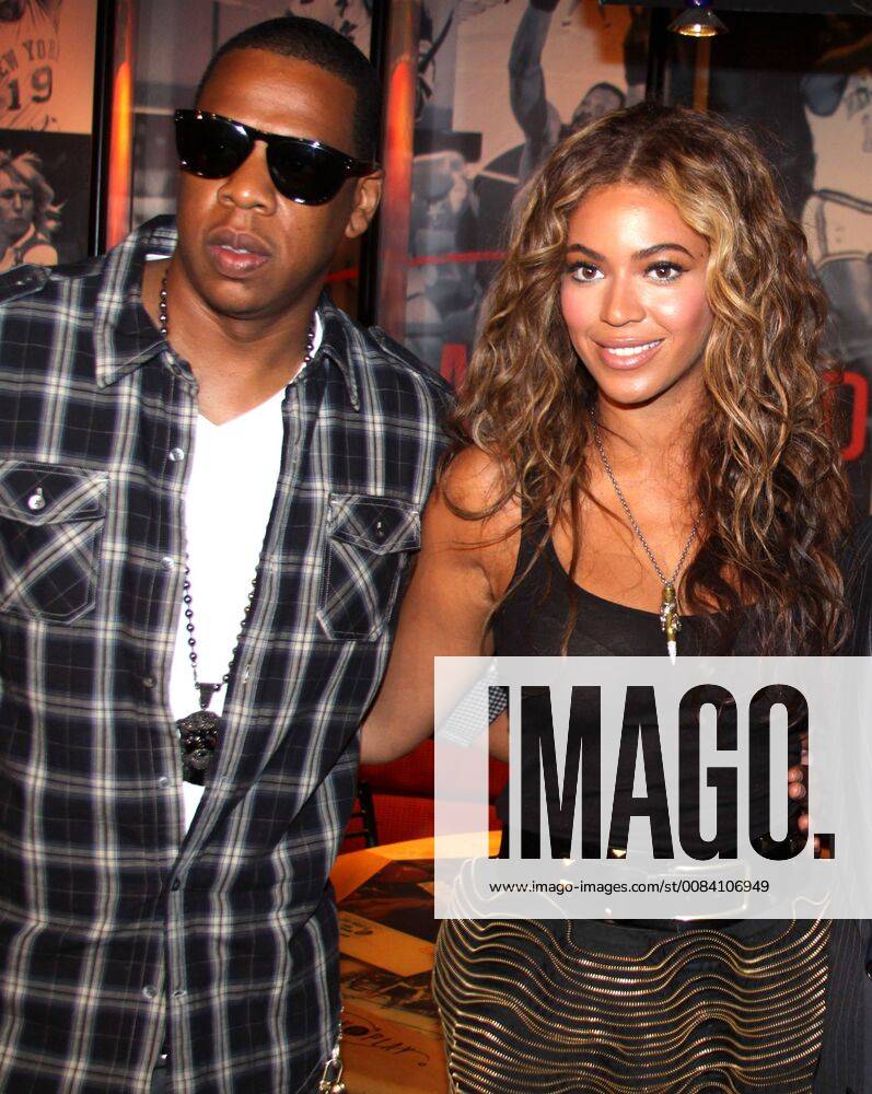 Jay-Z & Beyonce Knowles at The Jay-Z Answer The Call press conference at Madison Square Garden in New York City. August 31, 2009 © Walik Goshorn MediaPunch