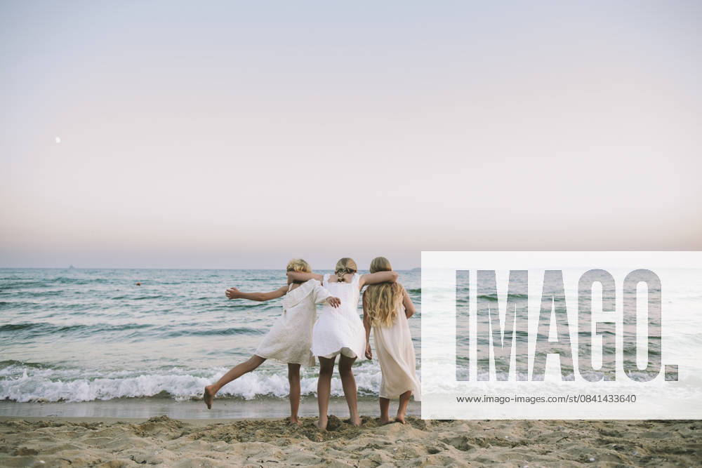 Friends embracing by the seaside expressing connection and joy model released, Symbolfoto, SIF01481