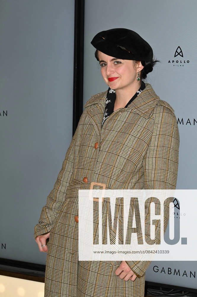 Louise Premiere - Paris Influencer Lea Barbier (Leapassionvingage) attending to the premiere of ‘Louise’ held at Pathe Wepler cinema, in Paris, France on December 8, 2025. Photo by Mireille Ampilhac ABACAPRESS.COM Paris France