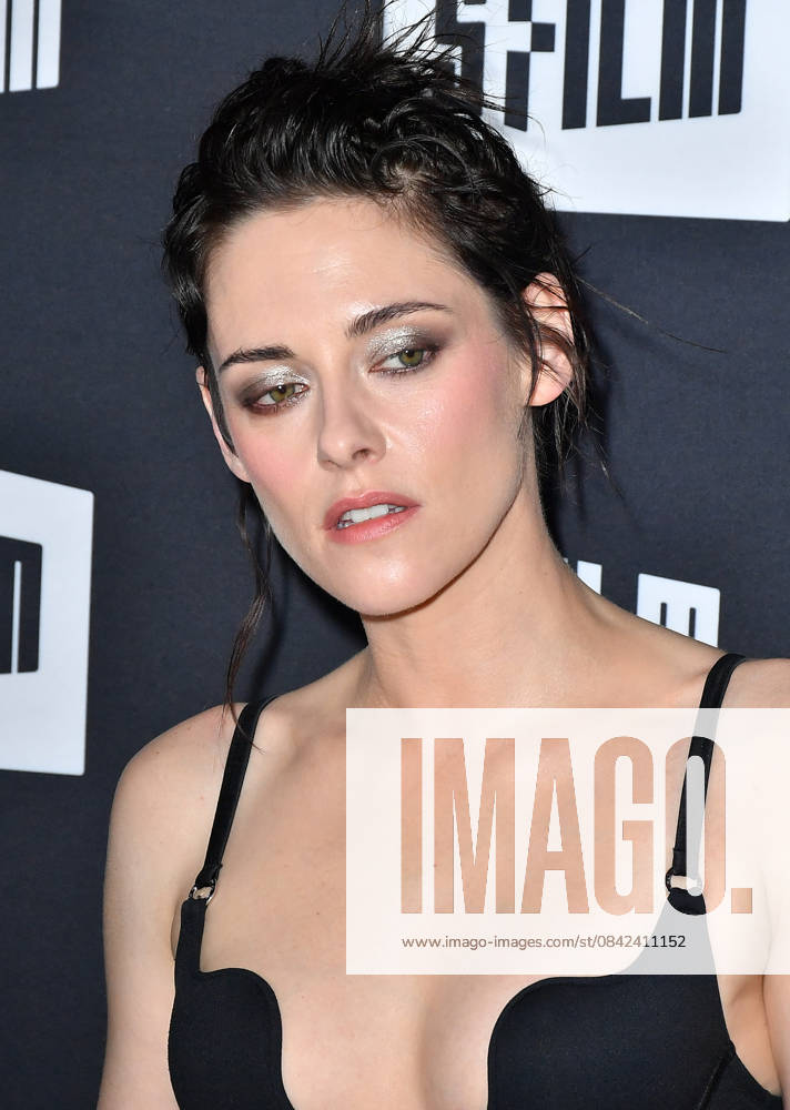 2025 SFFILM Awards Night - Arrivals Kristen Stewart attends the 2025 SFFILM Awards at Gateway Pavilion on December 8, 2025 in San Francisco, California. San Francisco Gateway Pavilion California USA