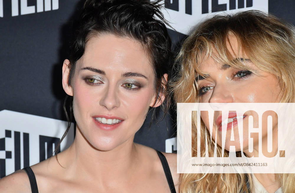 2025 SFFILM Awards Night - Arrivals Kristen Stewart and Imogen Poots attend the 2025 SFFILM Awards at Gateway Pavilion on December 8, 2025 in San Francisco, California. San Francisco Gateway Pavilion California USA