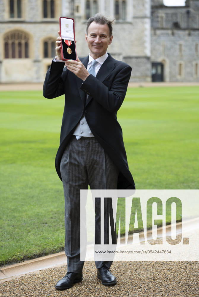 Investiture at Windsor Castle Image Licensed to i-Images Picture Agency. 09 12 2025. Windsor , United Kingdom. Sir Jeremy Hunt with his knighthood after an Investiture at Windsor Castle, United Kingdom., Credit:Stephen Lock i-Images Avalon United Kingdom, Windsor