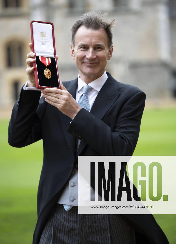 Investiture at Windsor Castle Image Licensed to i-Images Picture Agency. 09 12 2025. Windsor , United Kingdom. Sir Jeremy Hunt with his knighthood after an Investiture at Windsor Castle, United Kingdom., Credit:Stephen Lock i-Images Avalon United Kingdom, Windsor