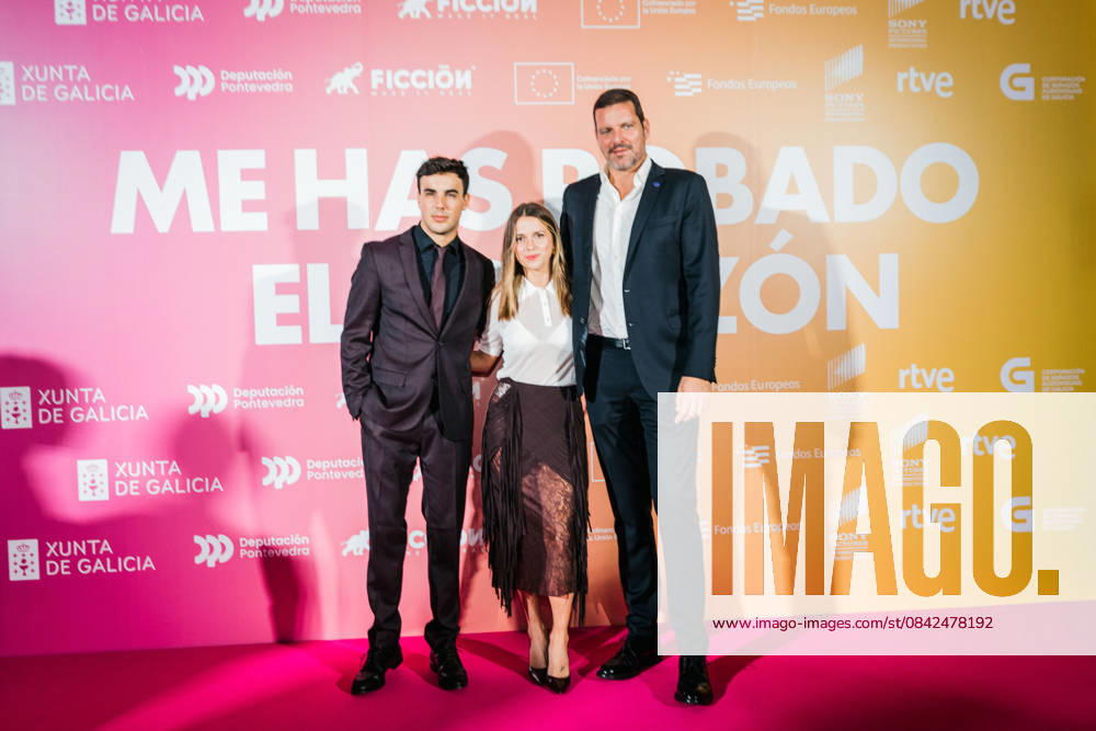 Premiere of the film Me has robado el corazón in Pontevedra I D The actors Óscar Casas and Ana Jara and the Regional Minister of Culture of the Xunta de Galicia, José López Campos, pose at the photocall for the premiere of the film Me has robado el corazón, at the Provincial Museum, on December 9, 2025, in Pontevedra, Galicia Spain The film, written and directed by Chus Gutiérrez, focuses on the contradictions of the system and the vital frustration of young people in todays Spain 09 DECEMBER 2025 PHOTOCALL PREMIERE MOVIE CINEMA ACTORS Pontevedra Galicia Pontevedra Galicia Galicia Galicia Spain