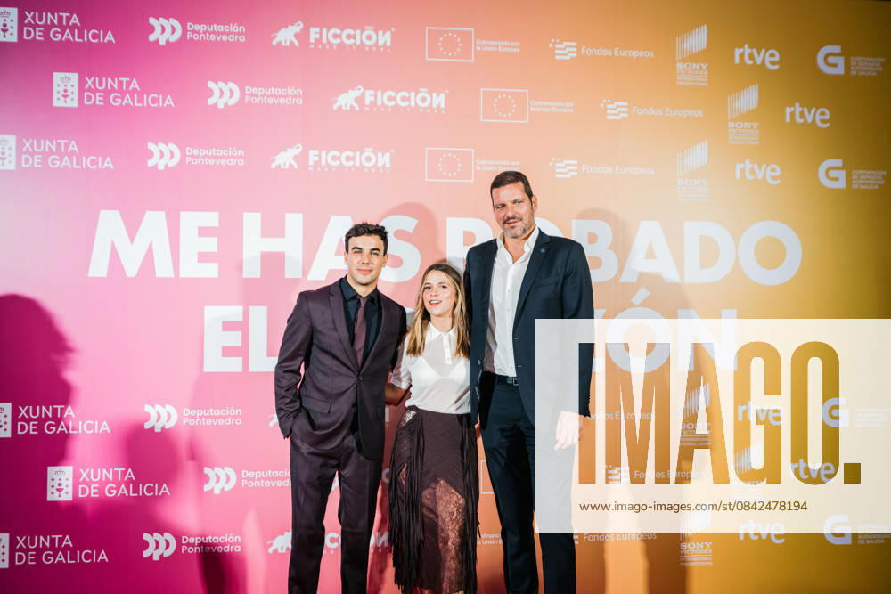 Premiere of the film Me has robado el corazón in Pontevedra I D The actors Óscar Casas and Ana Jara and the Regional Minister of Culture of the Xunta de Galicia, José López Campos, pose at the photocall for the premiere of the film Me has robado el corazón, at the Provincial Museum, on December 9, 2025, in Pontevedra, Galicia Spain The film, written and directed by Chus Gutiérrez, focuses on the contradictions of the system and the vital frustration of young people in todays Spain 09 DECEMBER 2025 PHOTOCALL PREMIERE MOVIE CINEMA ACTORS Pontevedra Galicia Pontevedra Galicia Galicia Galicia Spain